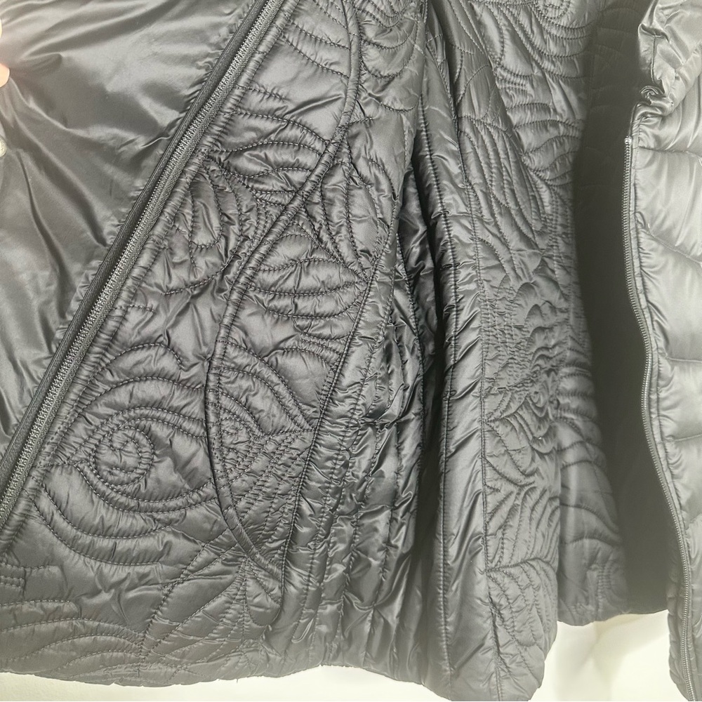 Lululemon Get Down Reversible Vest in Black - Picture 6 of 9